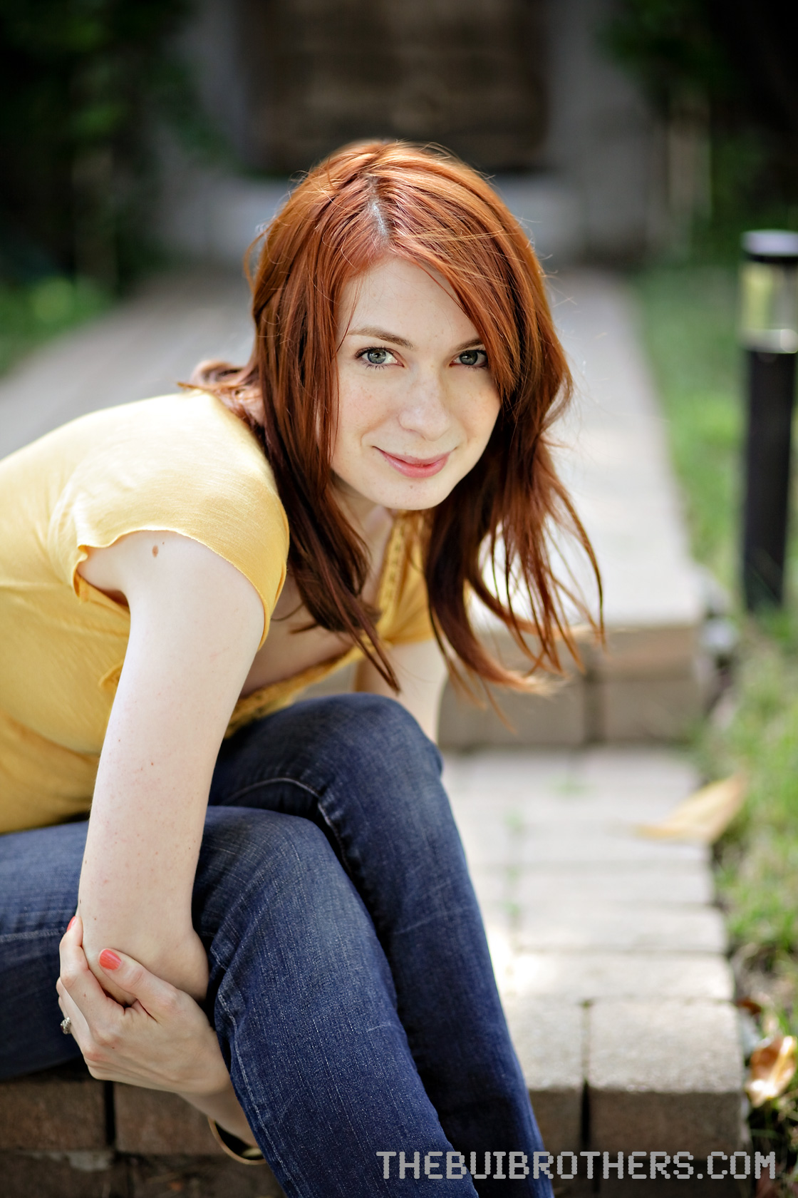 Felicia Day in Green Long Sleeves and Jeans | Felicia day 