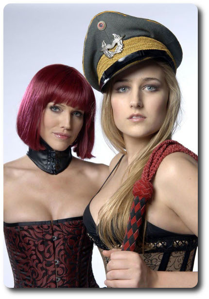 Leelee Sobieski en dominatrice de luxe