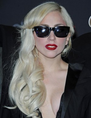Lady Gaga veut un autographe de Boy George sur le Pubis