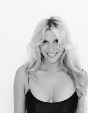 Kesha vulgaire mais sexy par et avec Terry Richardson