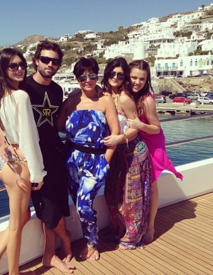 Kendall Jenner en bikini sur un yacht