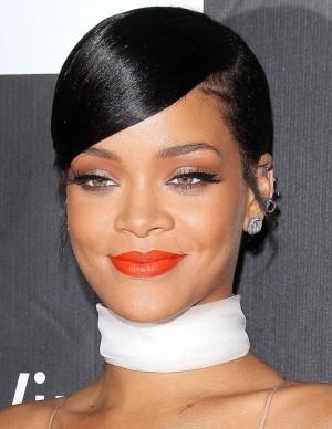 Rihanna sexy lors du dîner amfAR