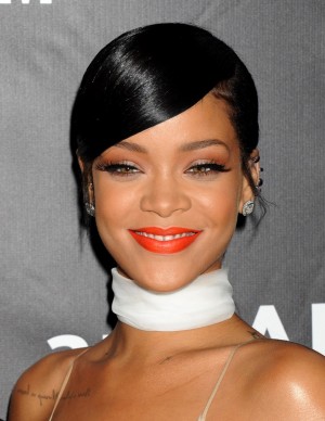Rihanna sexy lors du dîner amfAR