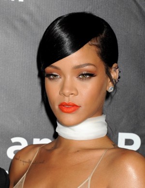 Rihanna sexy lors du dîner amfAR