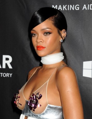 Rihanna sexy lors du dîner amfAR