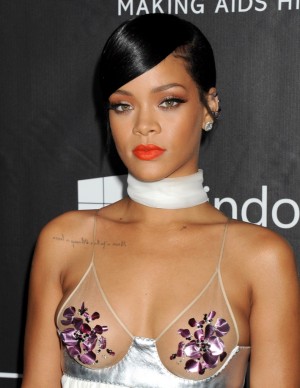 Rihanna sexy lors du dîner amfAR