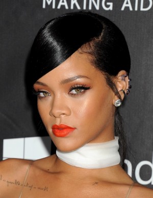 Rihanna sexy lors du dîner amfAR
