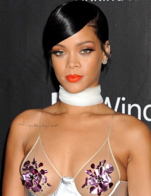 Rihanna sexy lors du dîner amfAR