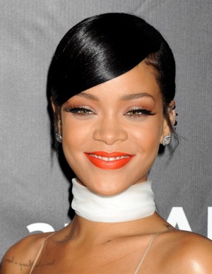 Rihanna sexy lors du dîner amfAR