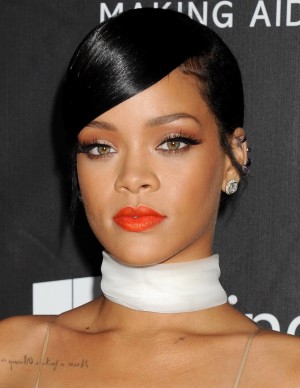 Rihanna sexy lors du dîner amfAR