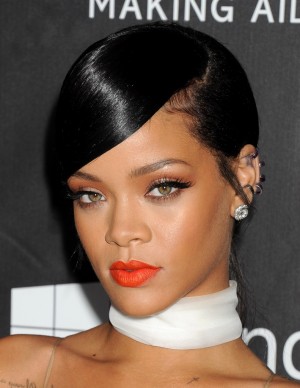 Rihanna sexy lors du dîner amfAR