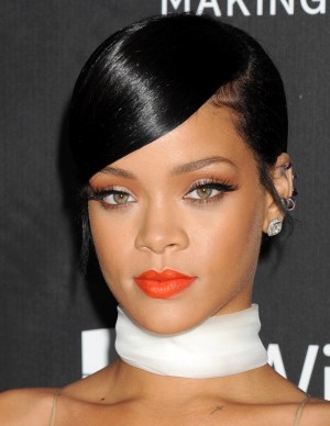 Rihanna sexy lors du dîner amfAR
