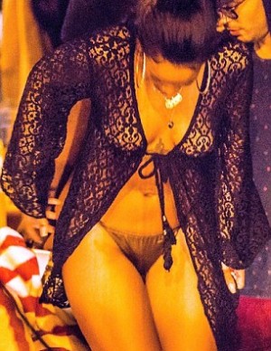 Rihanna se balade presque à poil à Saint Barts