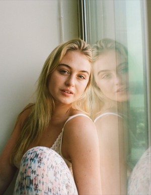 photos Iskra Lawrence