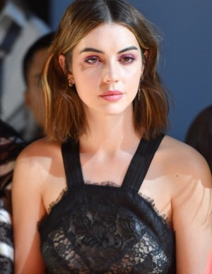 photos Adelaide Kane