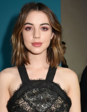 photos Adelaide Kane