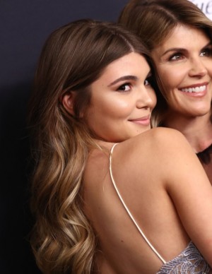 photos Lori Loughlin