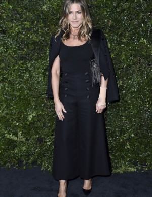 Jennifer Aniston au diner CHANEL célébrant 'Our Majestic Oceans' à Malibu