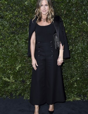 Jennifer Aniston au diner CHANEL célébrant 'Our Majestic Oceans' à Malibu