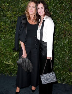 Jennifer Aniston au diner CHANEL célébrant 'Our Majestic Oceans' à Malibu