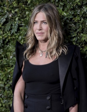 Jennifer Aniston au diner CHANEL célébrant 'Our Majestic Oceans' à Malibu