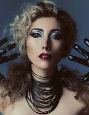 Dichen Lachman dans Rogue Magazine 2018