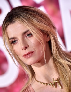 photos Betty Gilpin