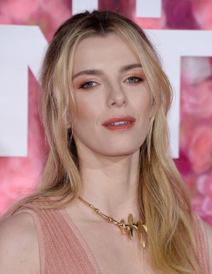 photos Betty Gilpin