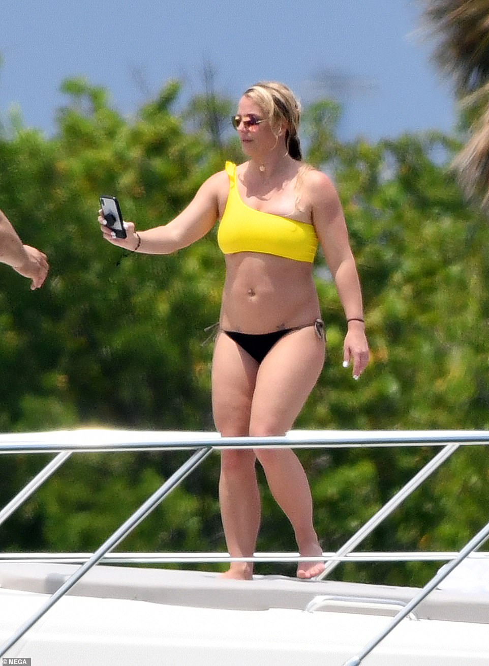 britney spears boat tour