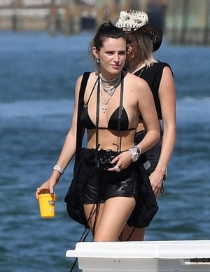 photos Bella Thorne