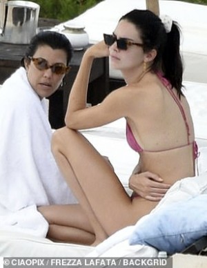 photos Kourtney Kardashian