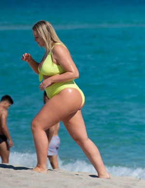 photos Iskra Lawrence