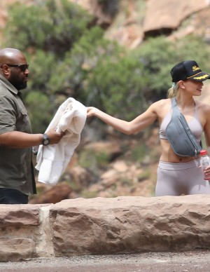 photos Hailey Bieber