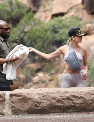 photos Hailey Bieber