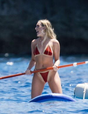 photos Perrie Edwards