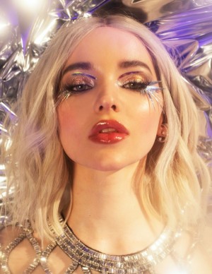Dove Cameron dans Lazybaby magazine