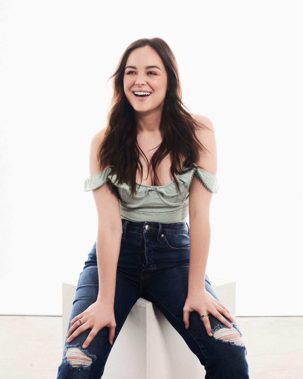 Shooting Hayley Orrantia pour Euphoria Magazine