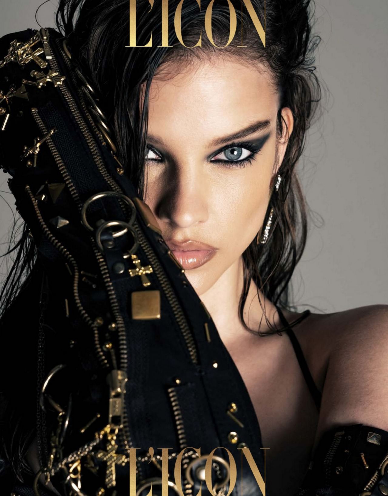 Barbara Palvin dans L’Officiel USA