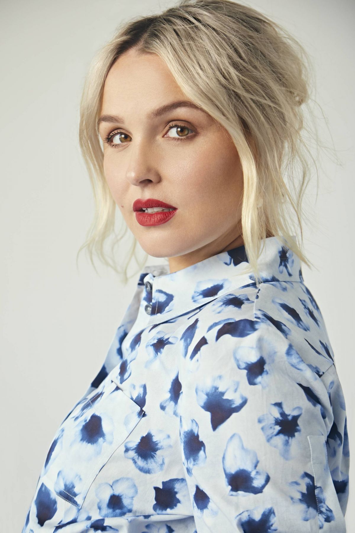 Shooting Camilla Luddington pour Confidential Magazine