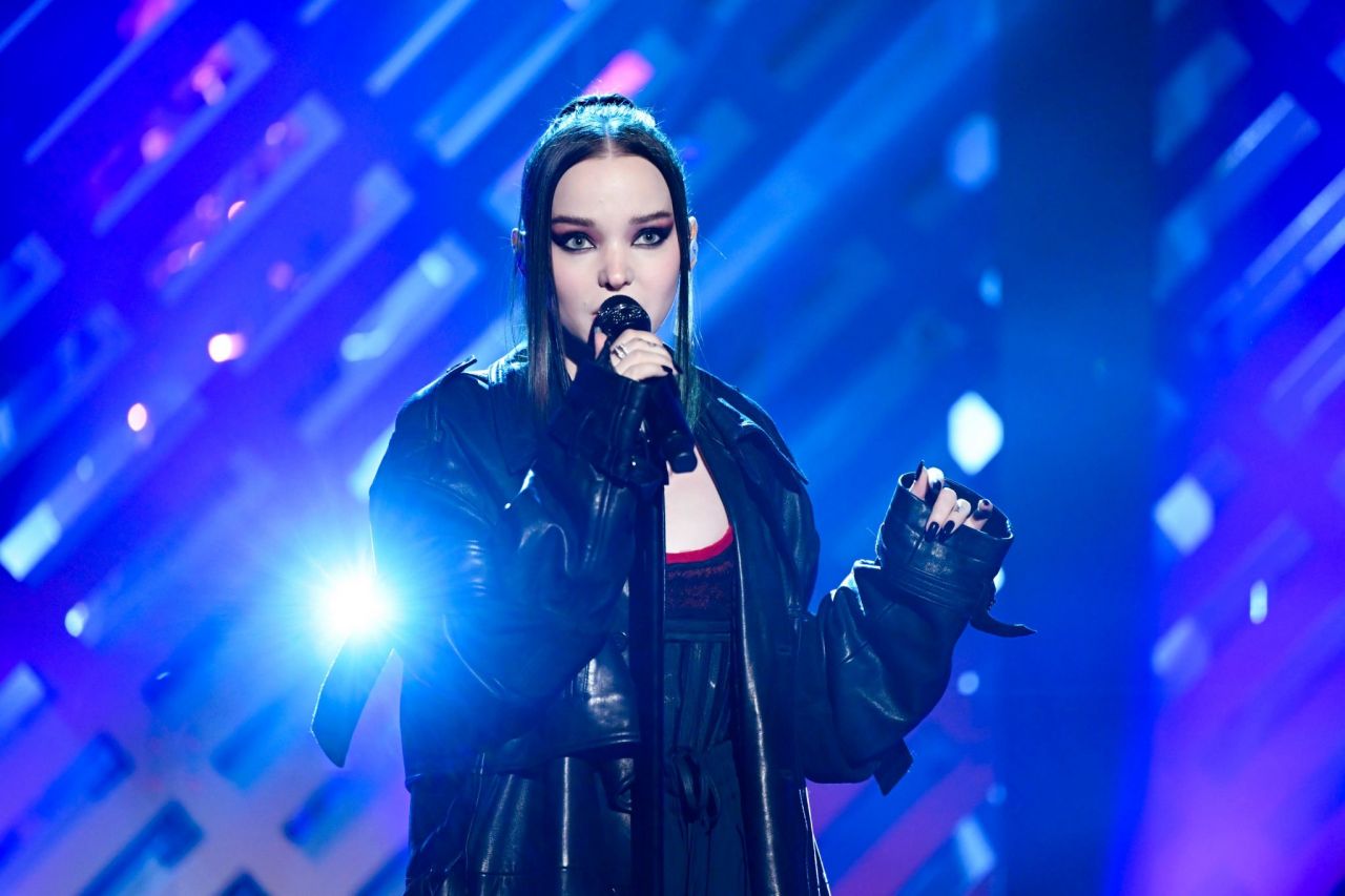 Dove Cameron en concert pour l'émission The Tonight Show Jimmy Fallon