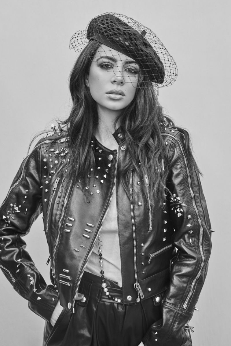 Emeraude Toubia dans Rollacoaster magazine - 10 mai 2022
