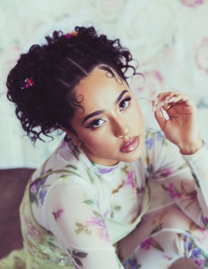 photos Becky G