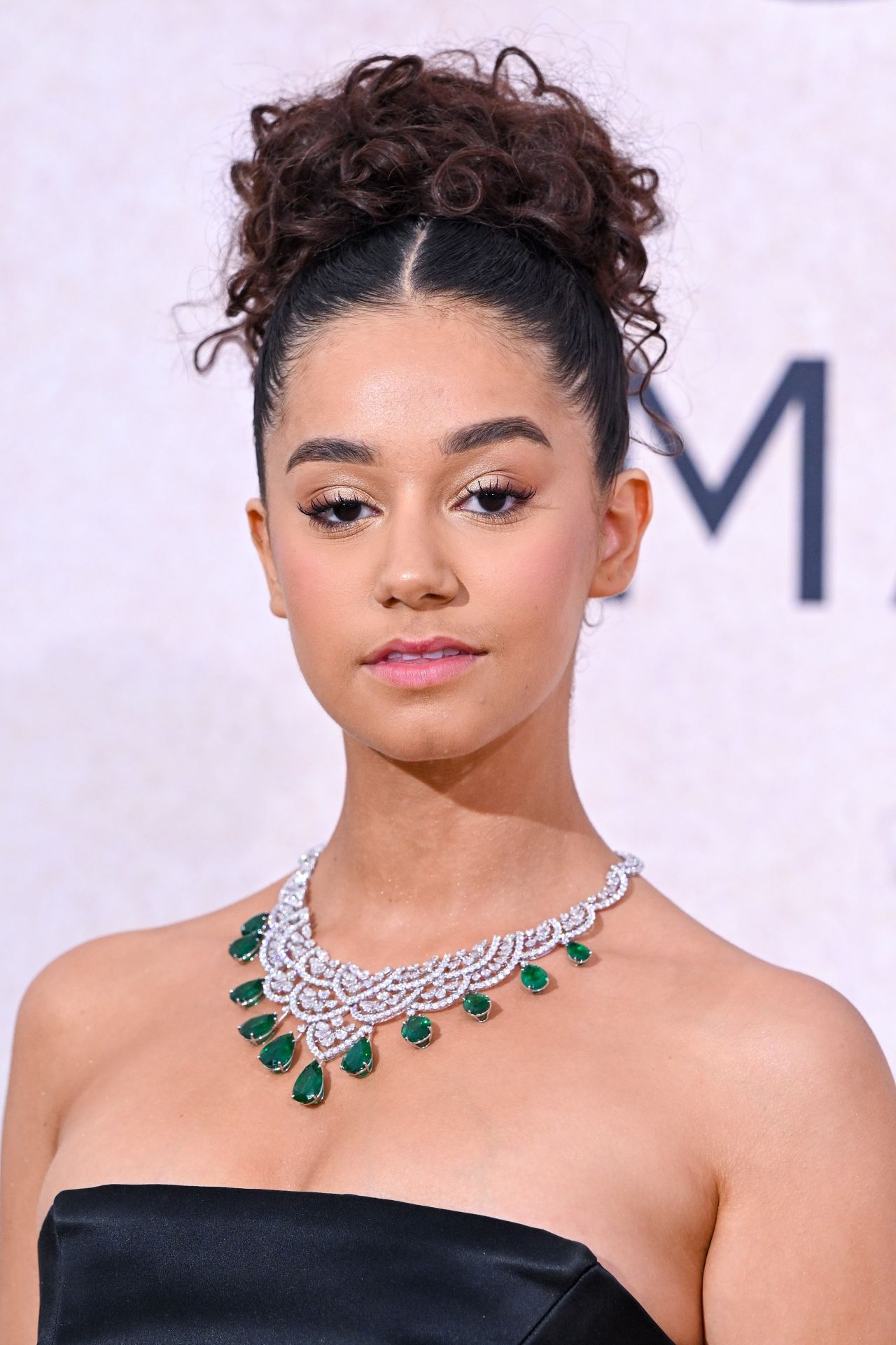 Lena Mahfouf au amfAR 2022 au Cap d'Antibes