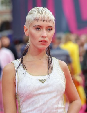 photos Iris Law