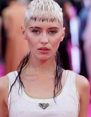 photos Iris Law