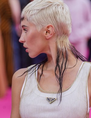 photos Iris Law