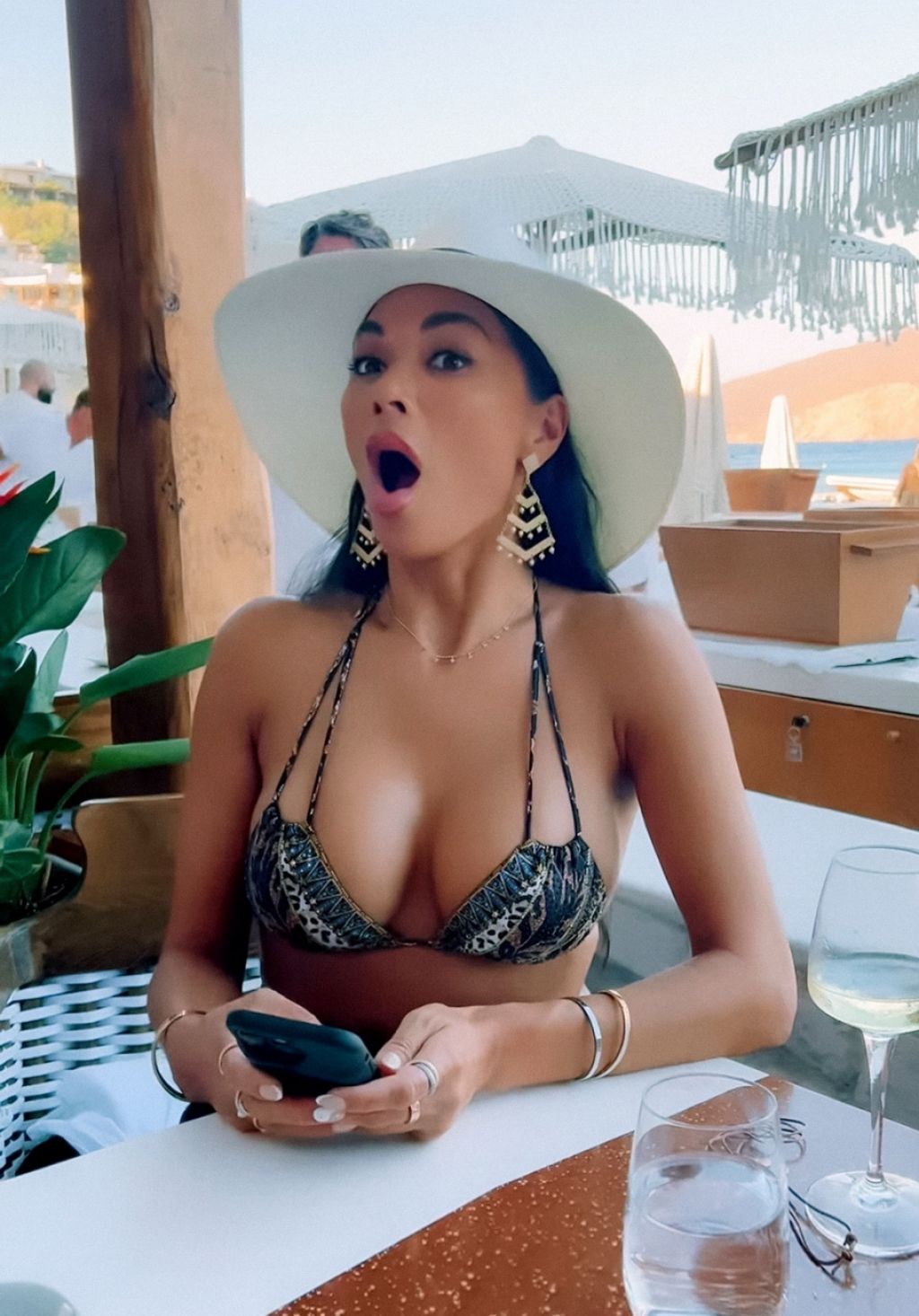Nicole Scherzinger sexy fête son 44ème anniversaire à Mykonos