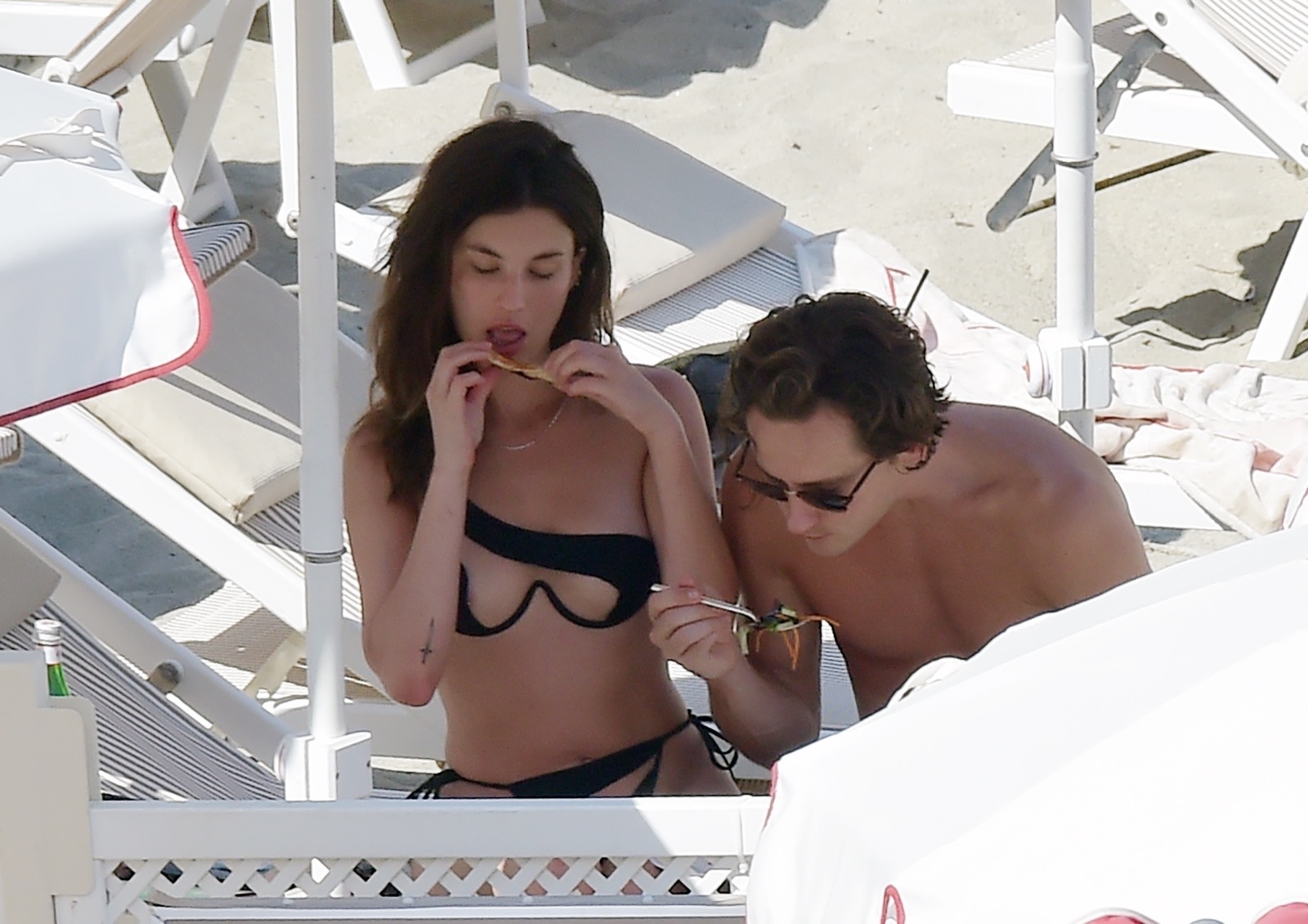 Rainey Qualley en vacances au Eight Hotel Paraggi en Italie