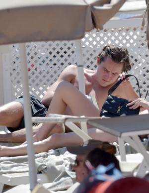 Rainey Qualley en vacances au Eight Hotel Paraggi en Italie