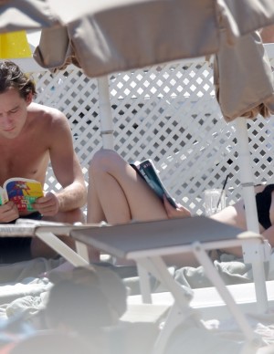 Rainey Qualley en vacances au Eight Hotel Paraggi en Italie